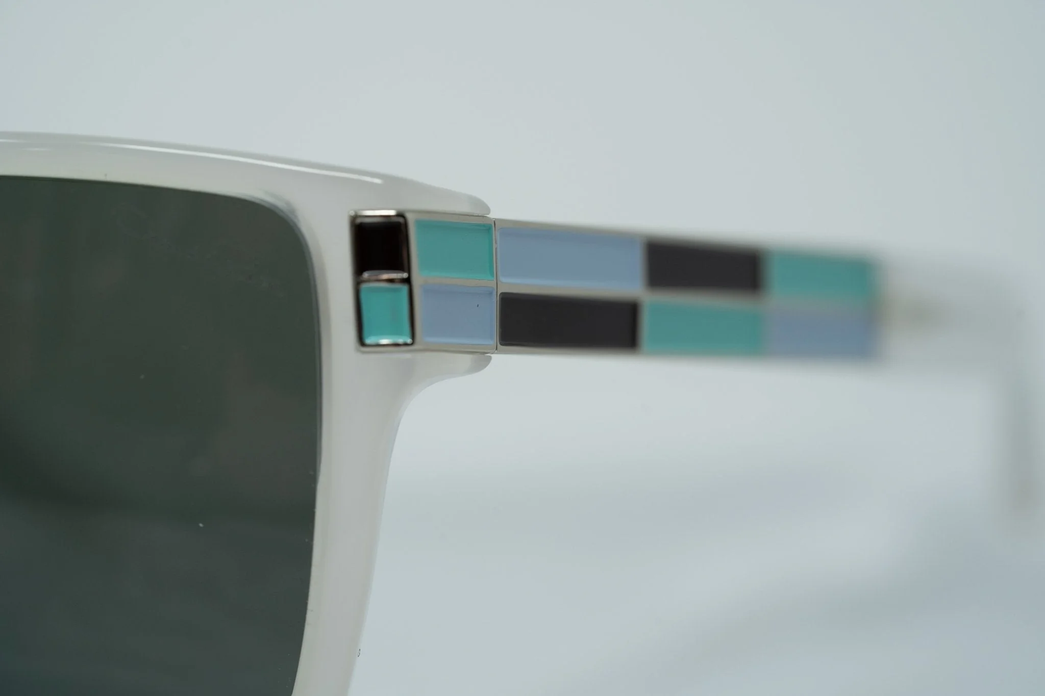 Oscar De La Renta Sunglasses Oversized White and Green - Image 7