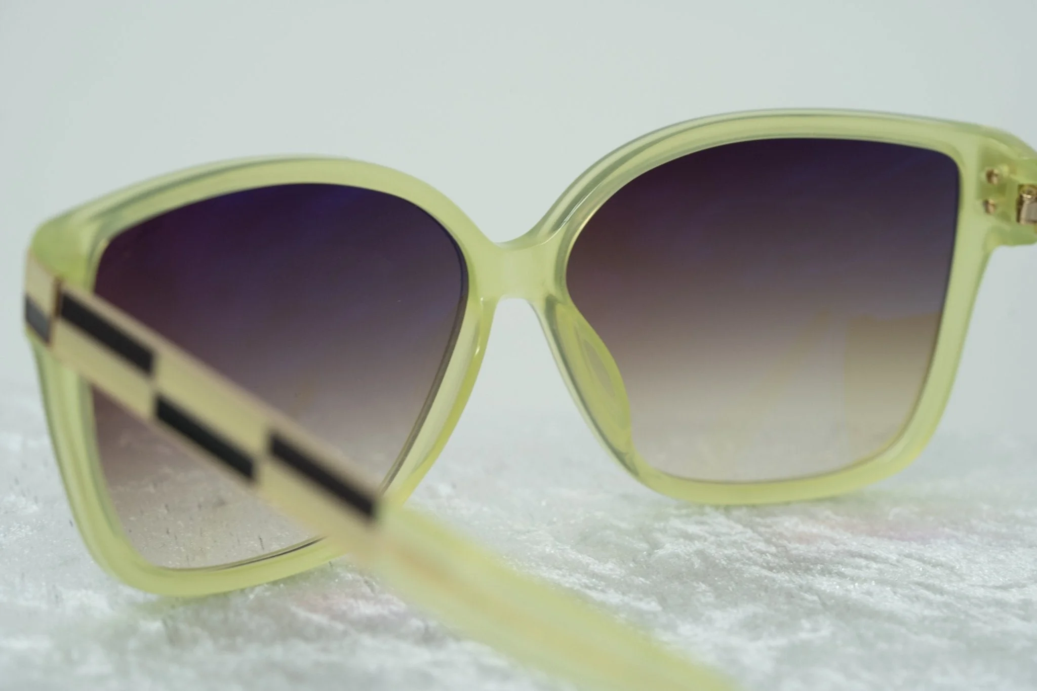 Oscar De La Renta Sunglasses Oversized Green and Brown - Image 7