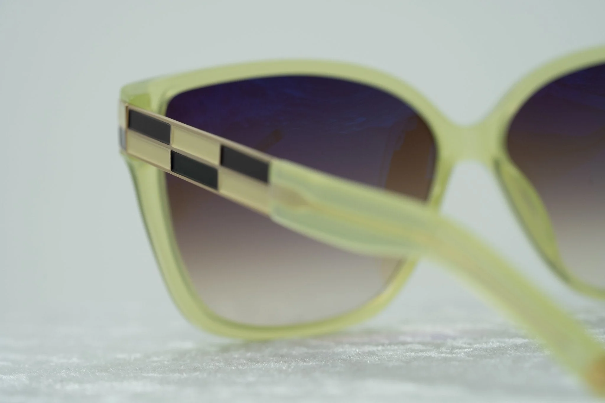 Oscar De La Renta Sunglasses Oversized Green and Brown - Image 8
