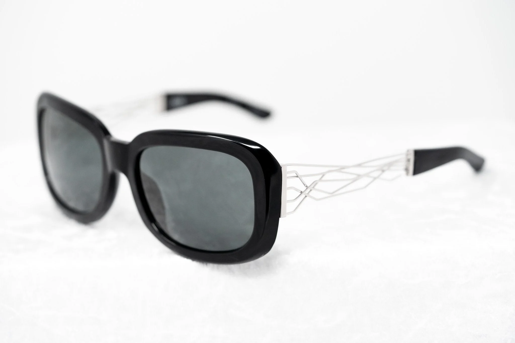 Prabal Gurung Sunglasses Rectangle Black and Grey - Image 5