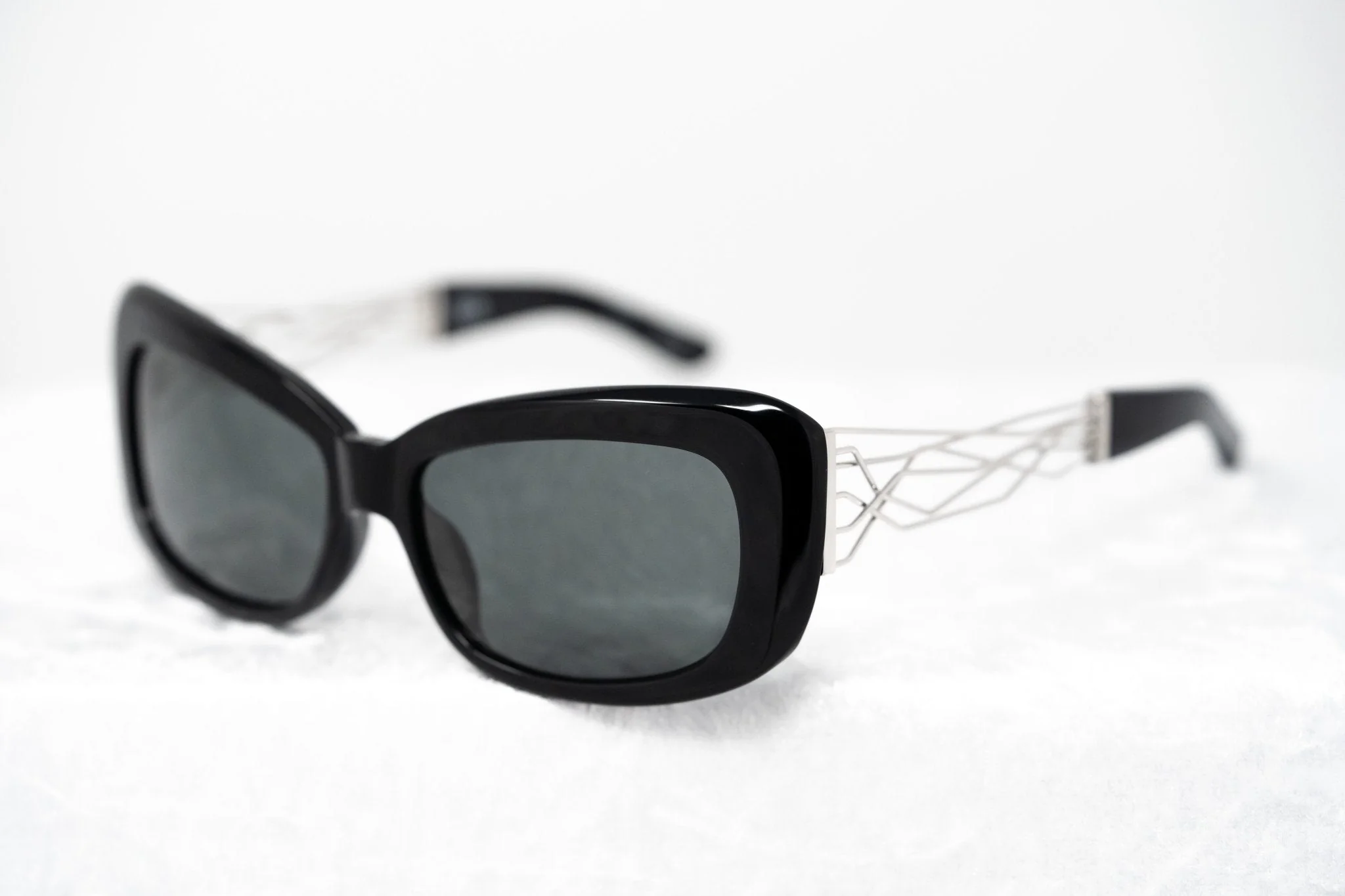 Prabal Gurung Sunglasses Rectangle Black and Grey - Image 5
